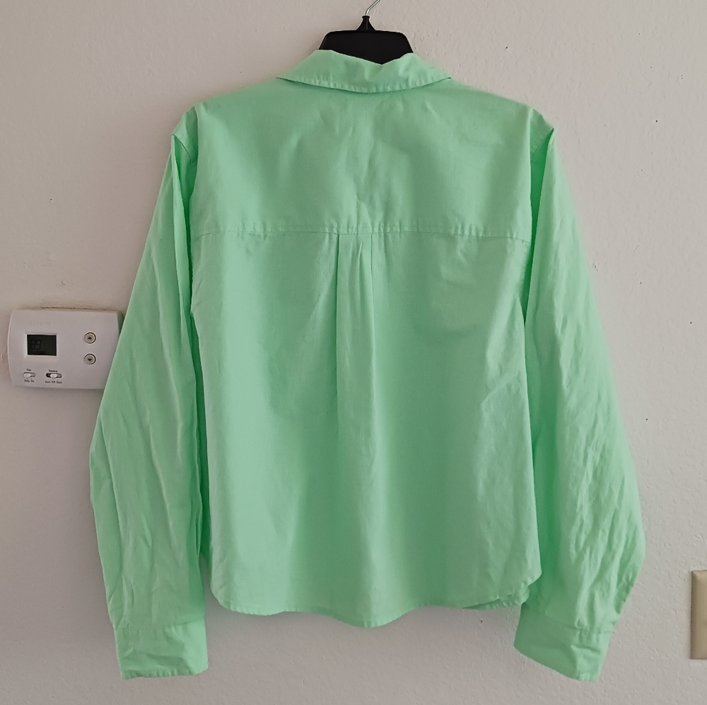 Universal Thread Crop Button-Down Shirt - Picture 3 of 5